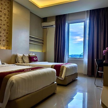 Grand Parama Hotel Tanjung Redep Exterior foto