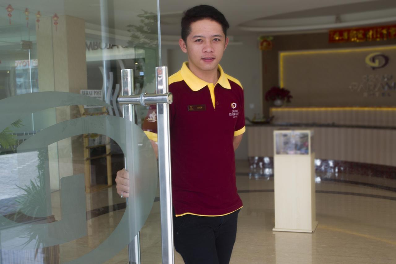 Grand Parama Hotel Tanjung Redep Exterior foto